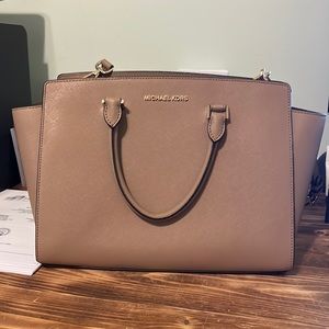 Michael Kors Avril satchel. Large. Light brown/coffee.